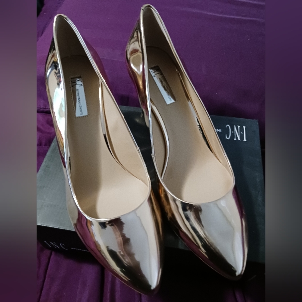 Rose Gold Metallic Pumps